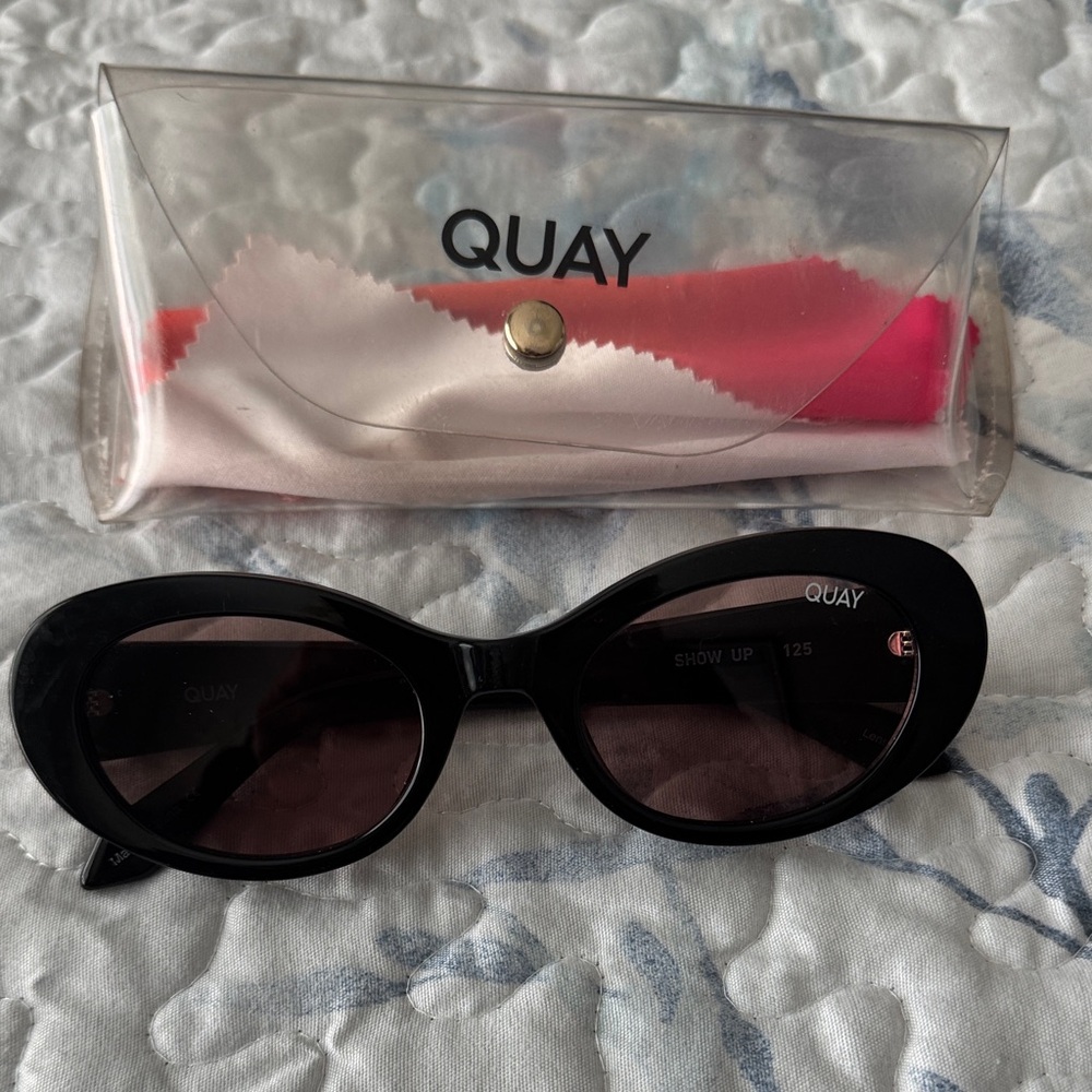 Quay Australia Oval Black Sunglasses